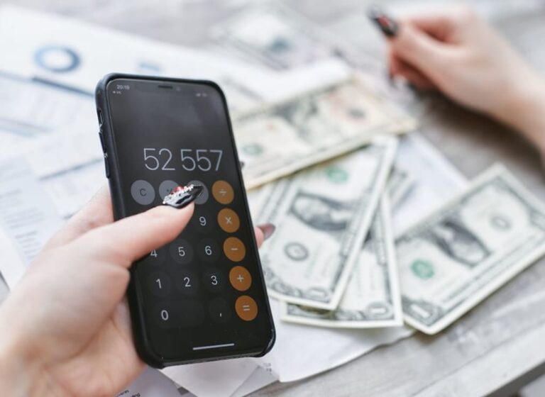 calculator smartphone budget planning